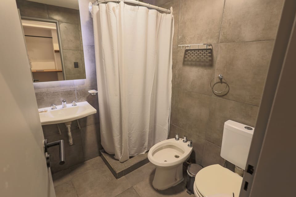Shower, rainfall showerhead, free toiletries, hair dryer