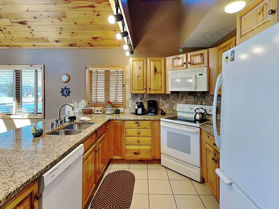 House (5 Bedrooms) | Property amenity