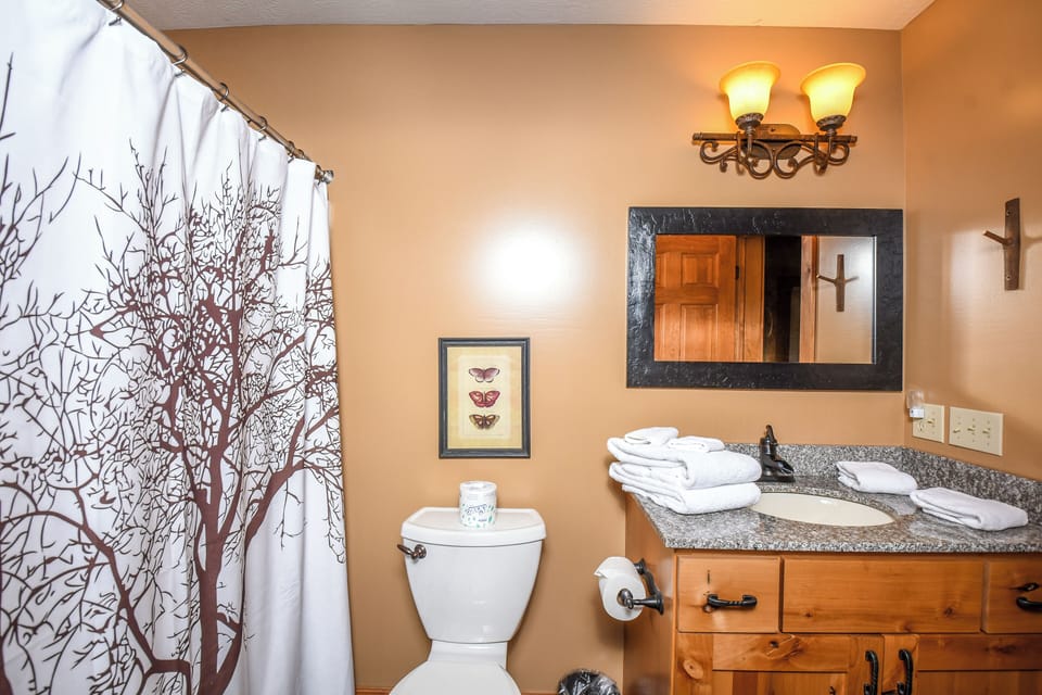 Bears Lair by Taylor Made Deep Creek Cottage in Deep Creek Lake