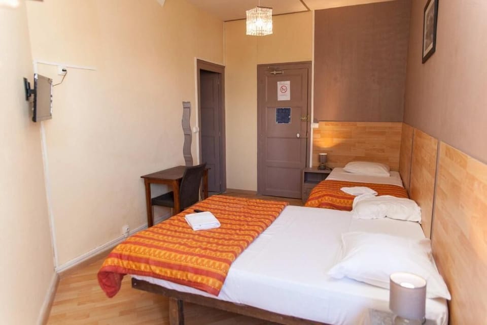 5 Family Room, Private bathroom | Free WiFi
