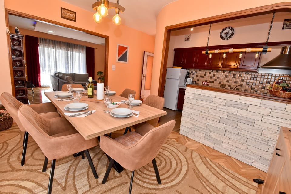 Family House | In-room dining