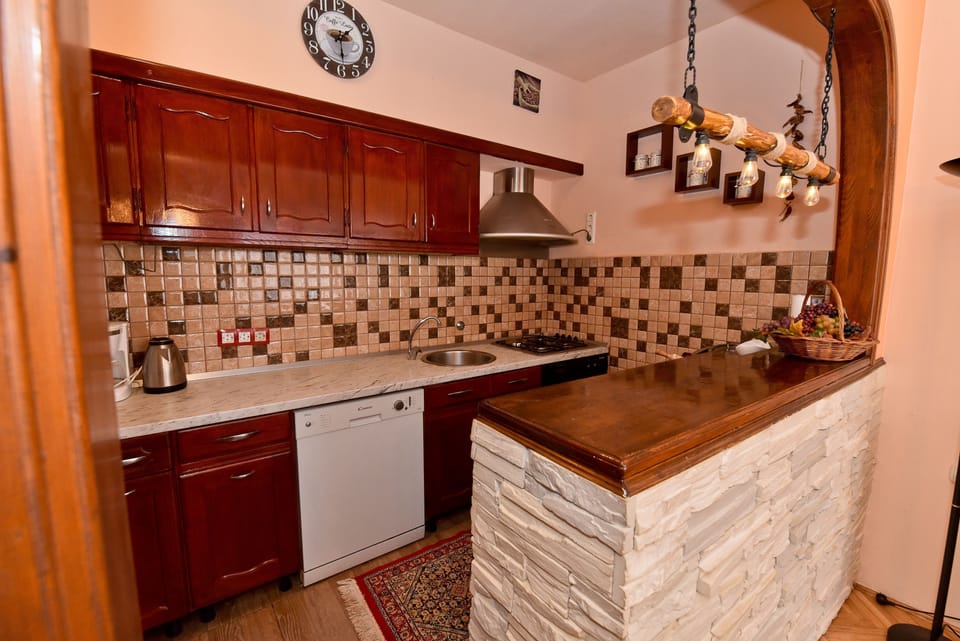 Family House | Private kitchen | Fridge, microwave, oven, stovetop
