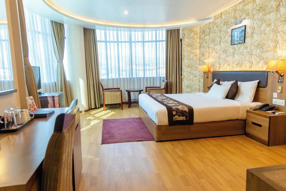 Executive Room | In-room safe, individually furnished, desk, laptop workspace