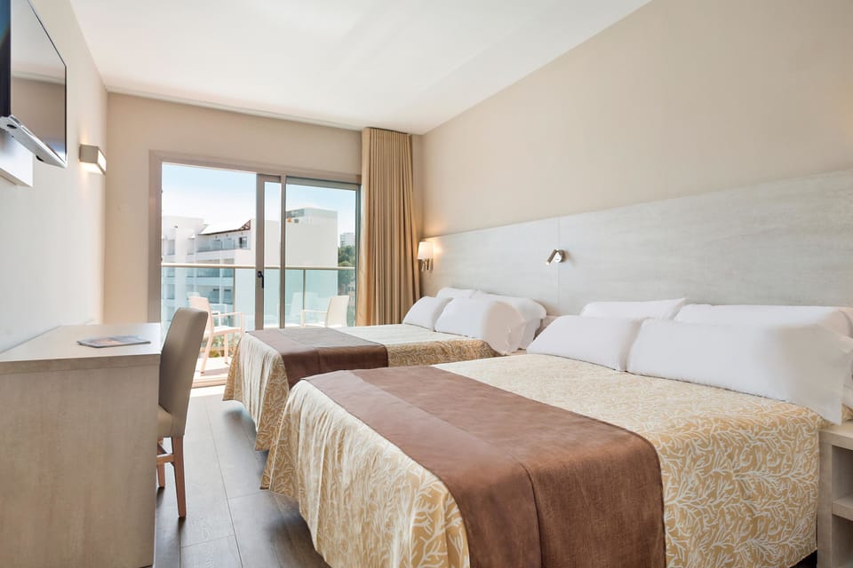 Minibar, desk, free WiFi, bed sheets