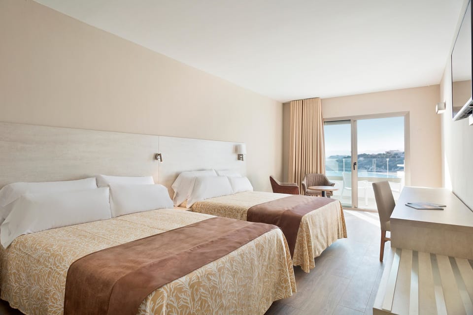 Minibar, desk, free WiFi, bed sheets