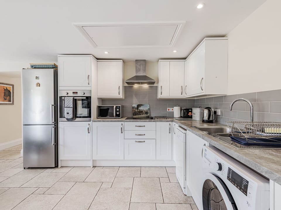 Cottage | Private kitchen | Fridge, microwave, dishwasher, electric kettle