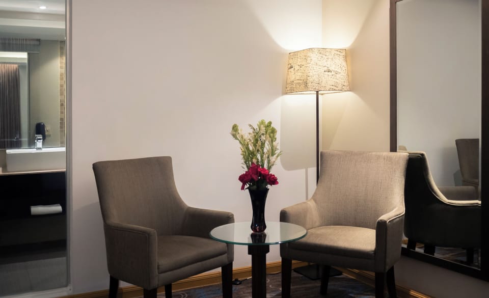 Superior Twin Room | Living area | 40-inch LED TV with satellite channels, TV, fireplace