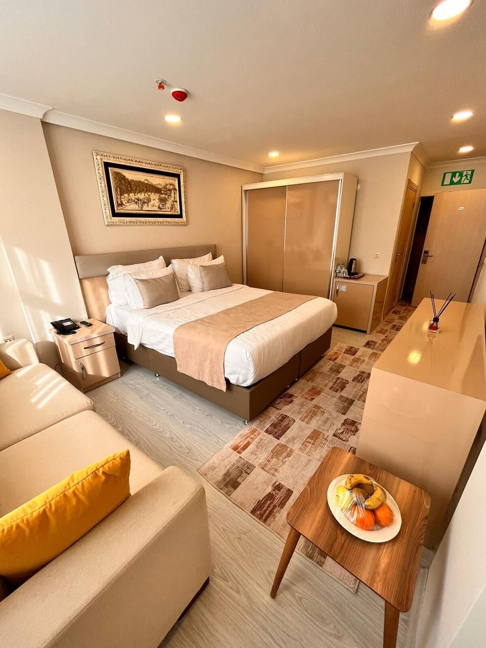Deluxe Room, Sea View | Egyptian cotton sheets, premium bedding, in-room safe, desk