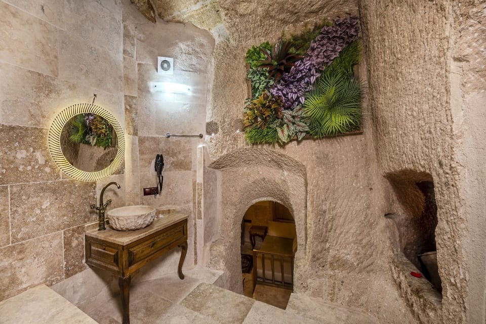 Standard Room | Bathroom | Free toiletries, hair dryer, slippers, towels