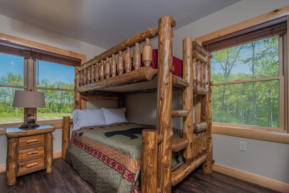 Cj's Mountain Lodge by Taylor Made Deep Creek Cabin in Deep Creek Lake