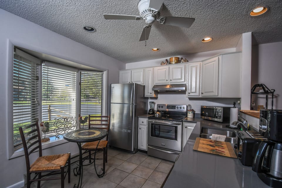 Studio (3 Bedrooms) | Property amenity