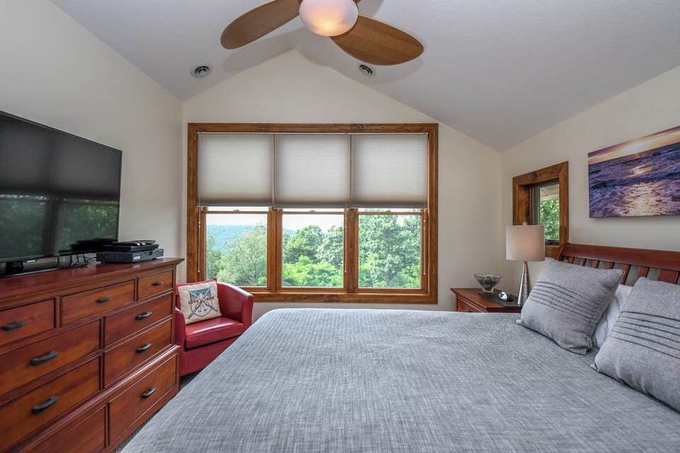 Eagle's Rest by Taylor Made Deep Creek Cottage in Deep Creek Lake