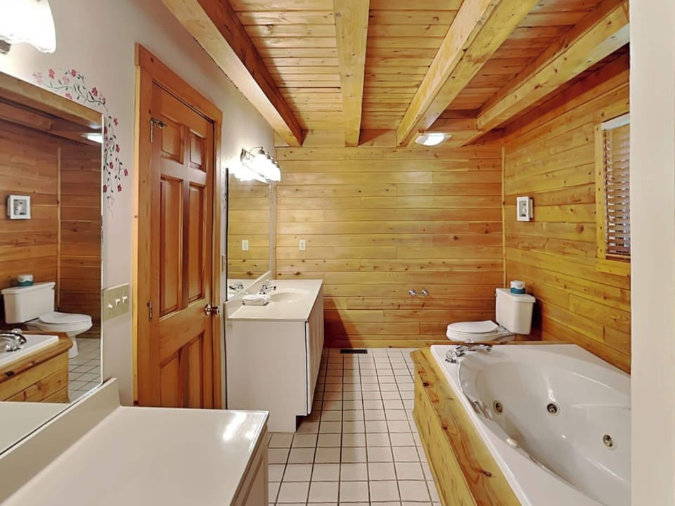 Heart's Desire by Taylor Made Deep Creek Cottage in McHenry