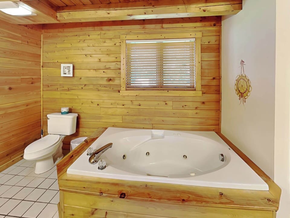 Heart's Desire by Taylor Made Deep Creek Cottage in McHenry