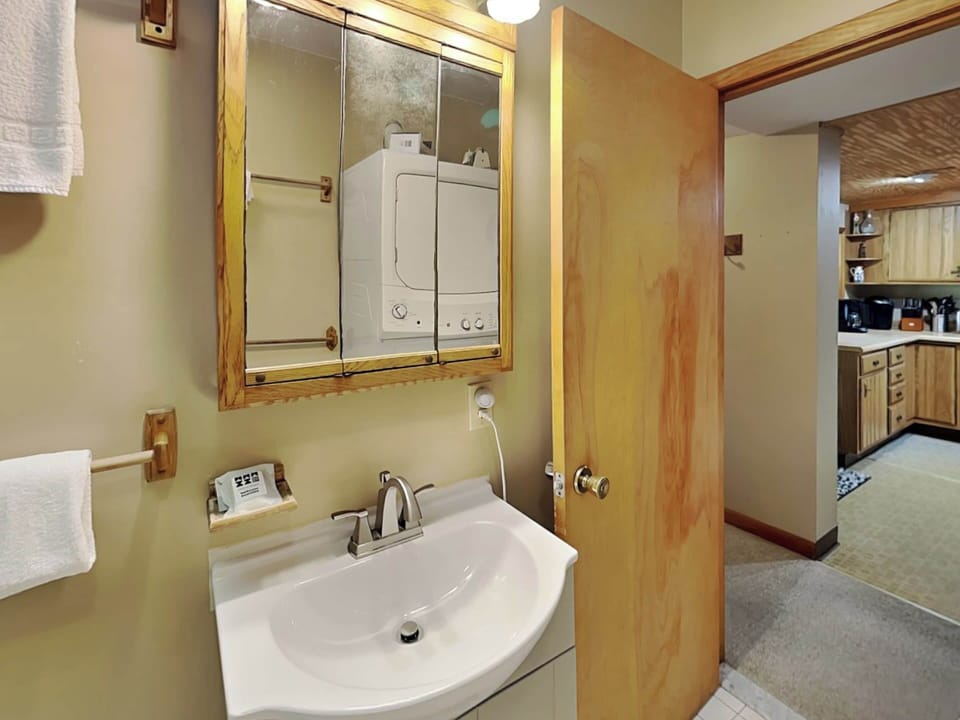 Mountain Escape by Taylor Made Deep Creek Cottage in Deep Creek Lake
