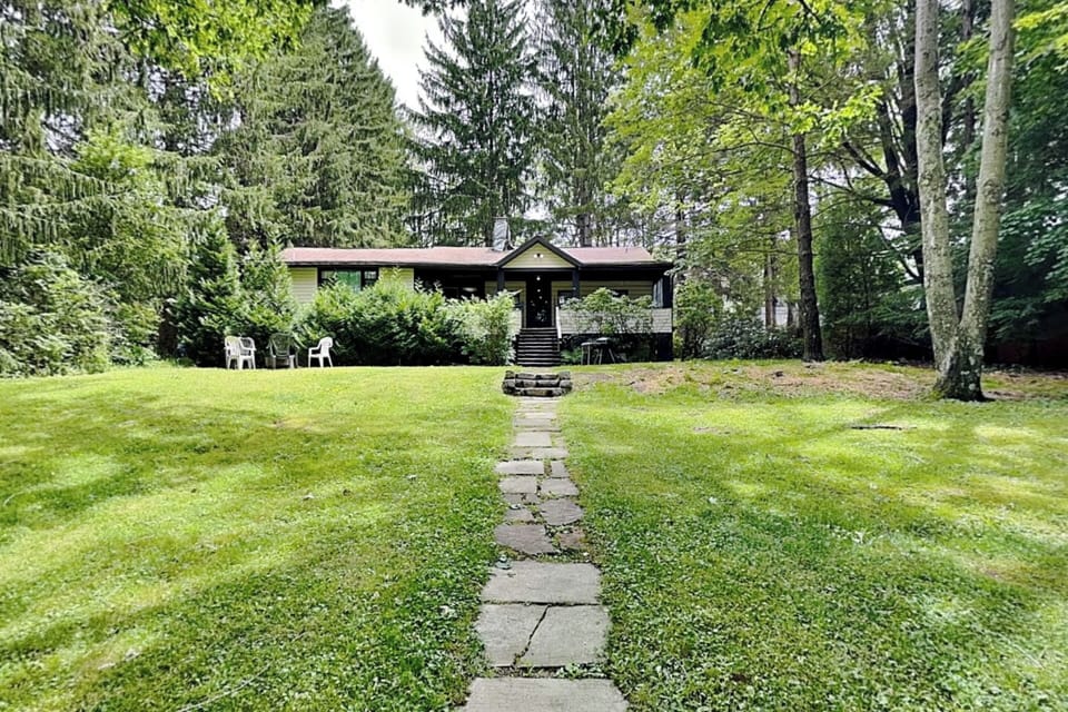 House (3 Bedrooms) | Front of property