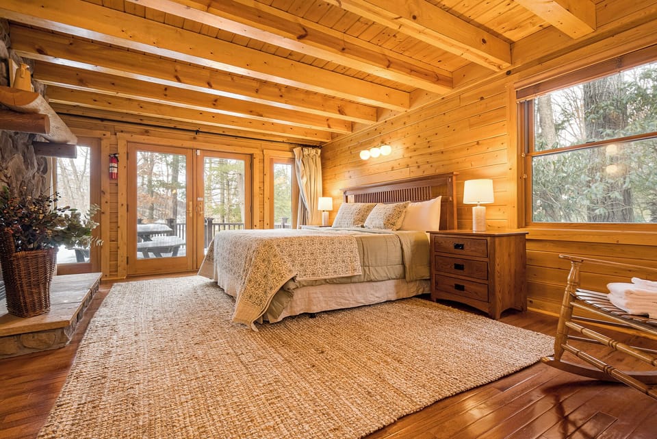 Grand Chestnut Lodge by Taylor Made Deep Creek Cabin in Deep Creek Lake