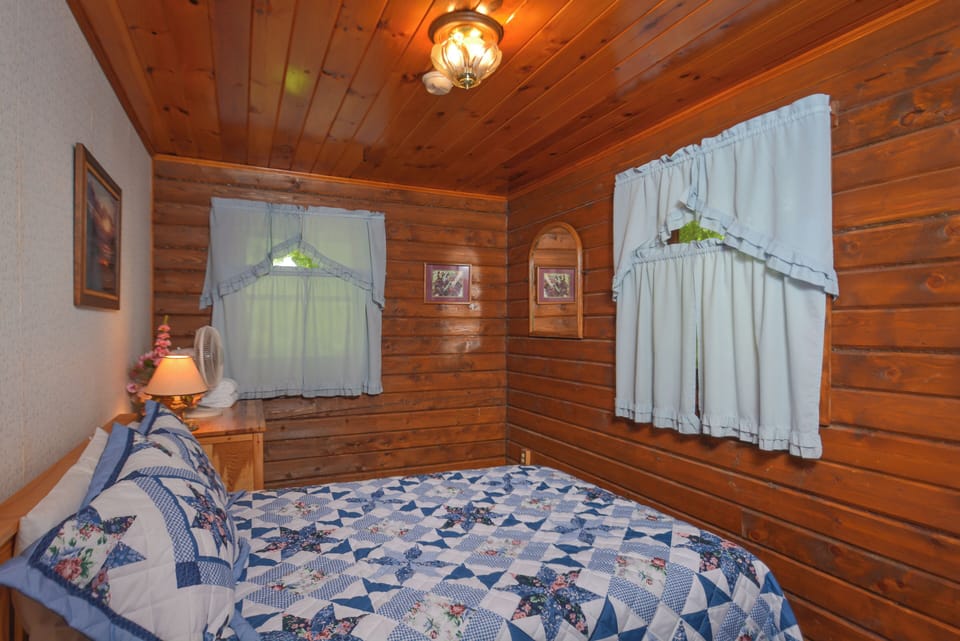 The Pines by Taylor Made Deep Creek Cottage in Deep Creek Lake