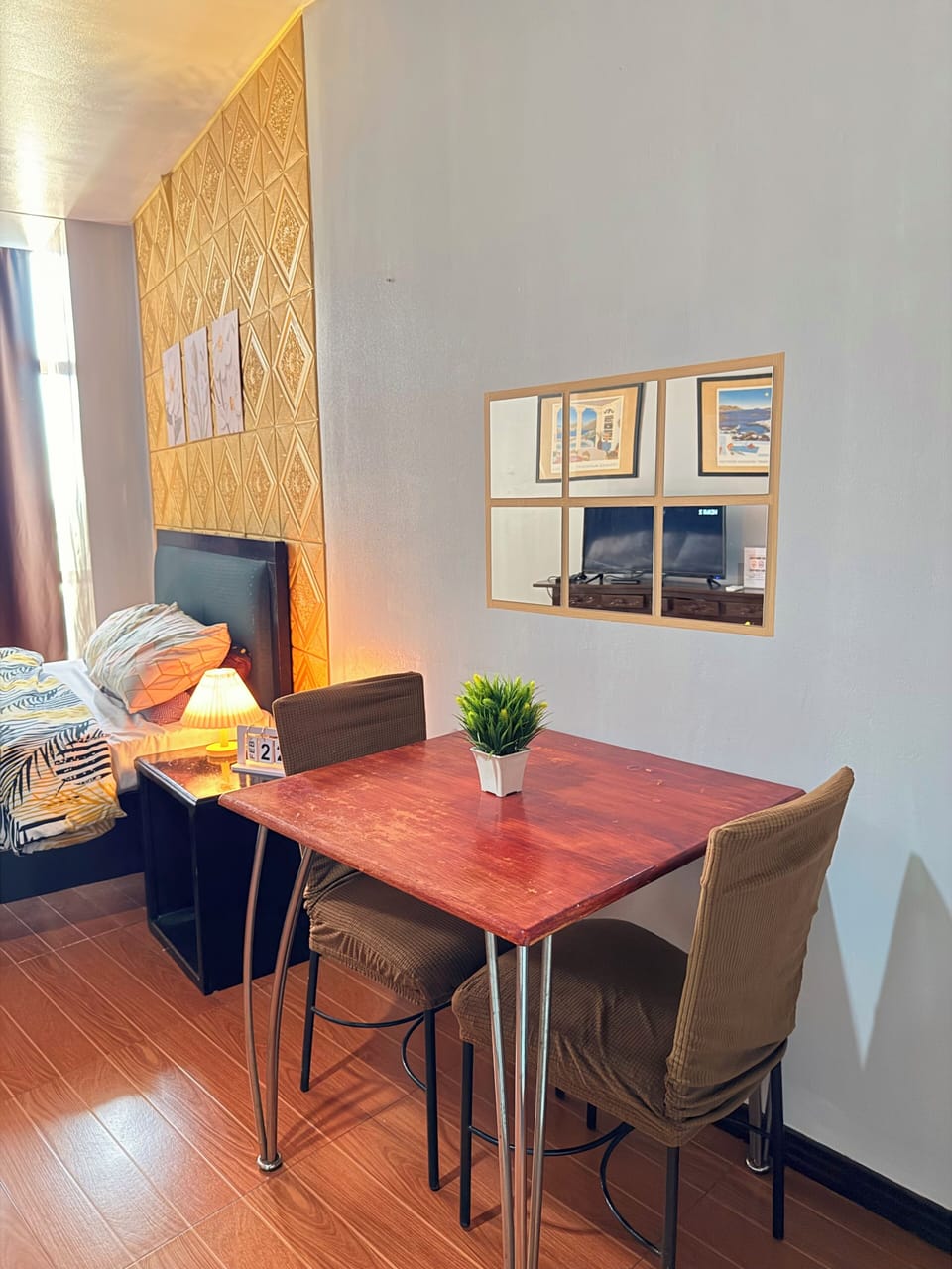 Basic Studio Suite | In-room dining