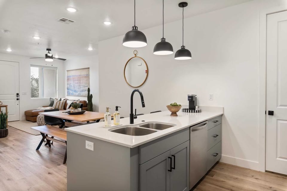Condo, 3 Bedrooms | Private kitchen | Fridge, oven, coffee/tea maker, toaster