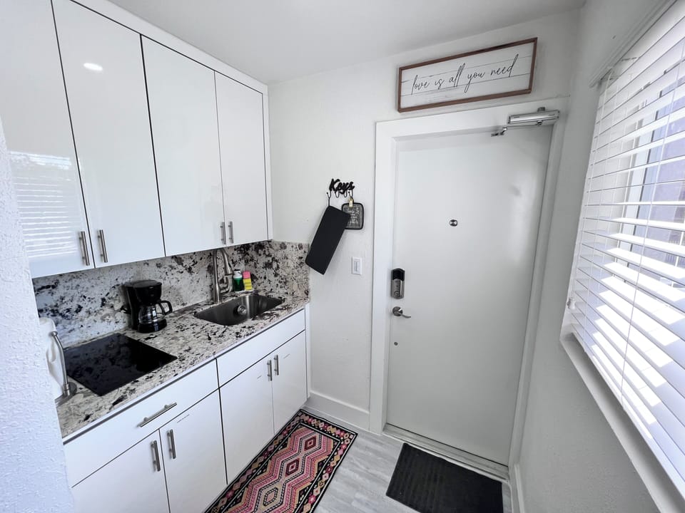 Studio, 1 Bedroom, Balcony | Interior