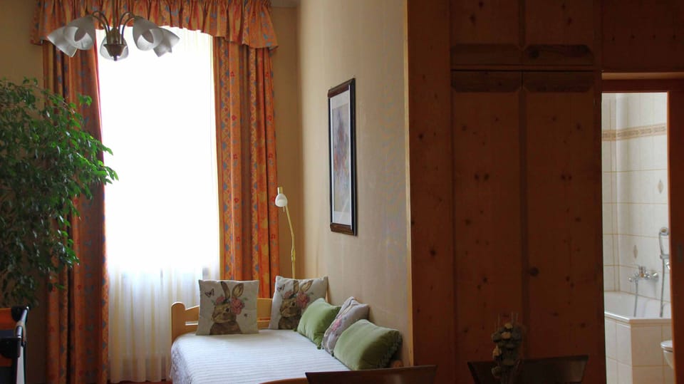 Suite | In-room safe, free cribs/infant beds, free WiFi, bed sheets