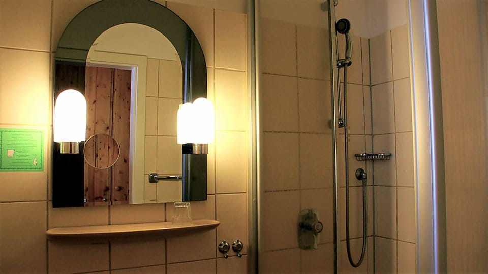 Single Room | Bathroom | Towels