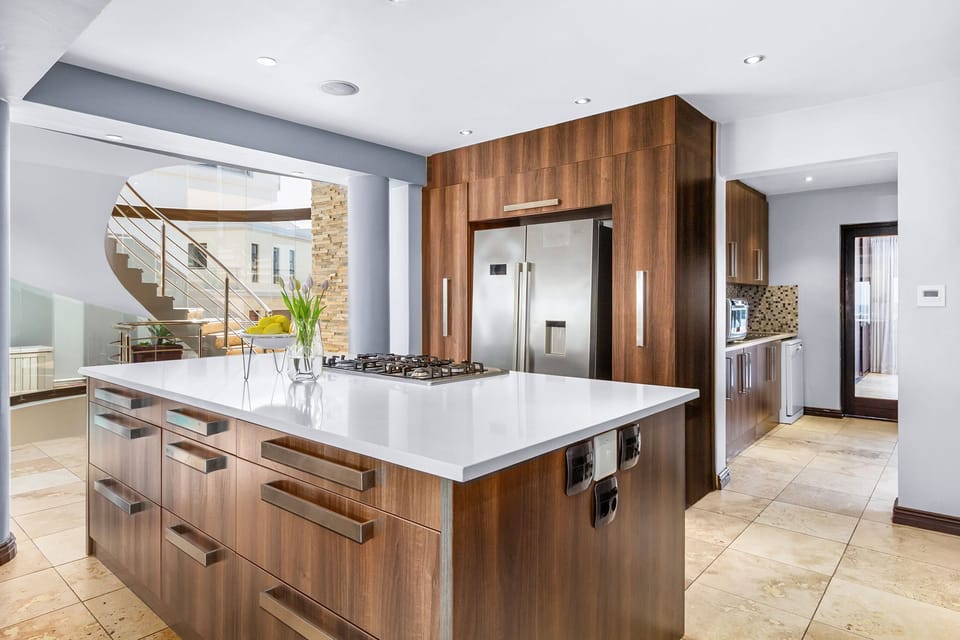 House (5 Bedrooms) | Interior