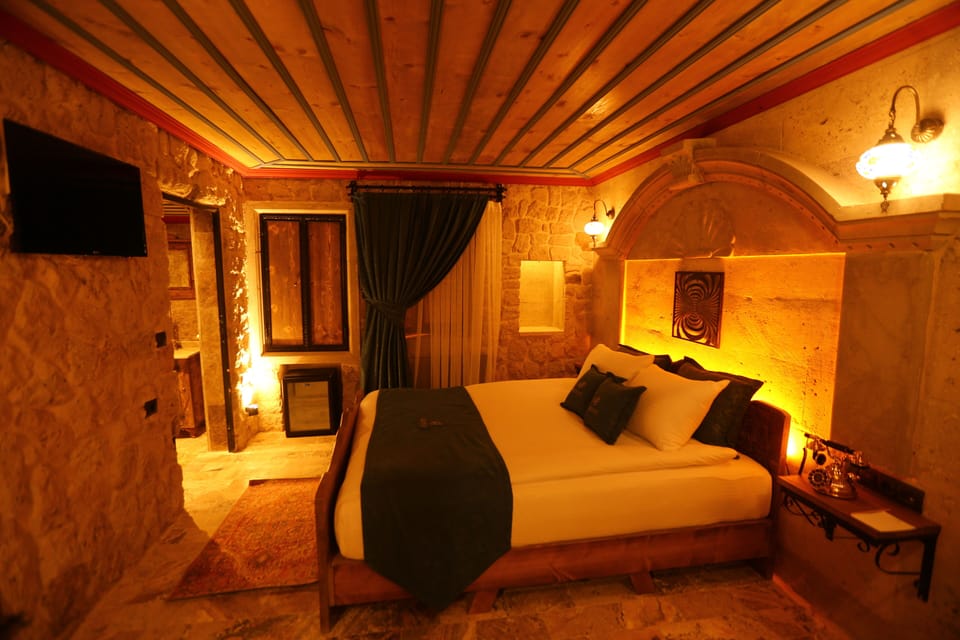 Standard Double Room | Premium bedding, minibar, individually decorated, blackout drapes