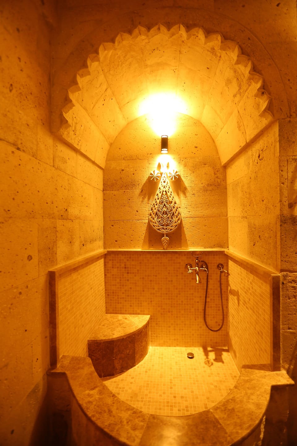 Deluxe Double Room | Bathroom | Free toiletries, hair dryer, slippers, towels