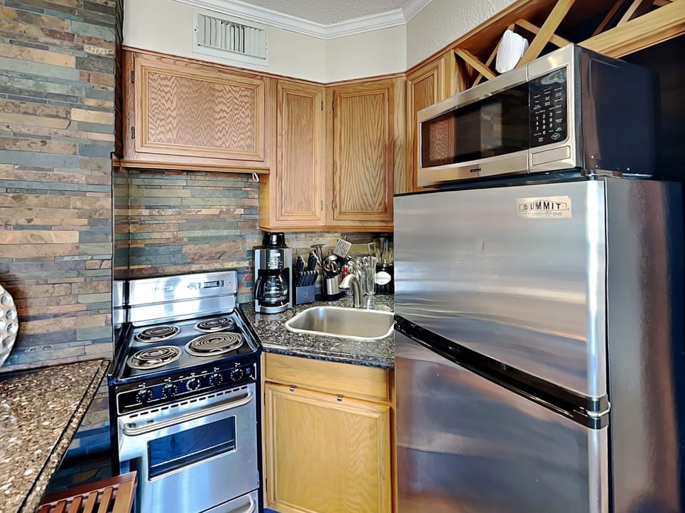Condo (1 Bedroom) | Property amenity