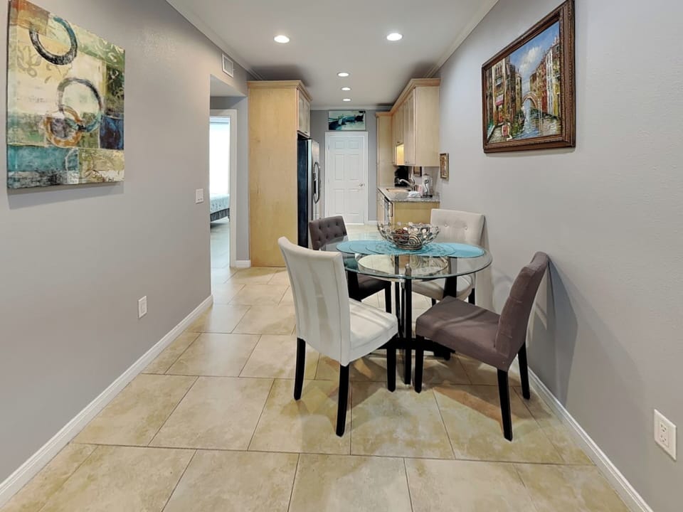 Condo (2 Bedrooms) | Property amenity