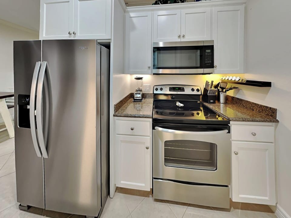 Condo (1 Bedroom) | Property amenity