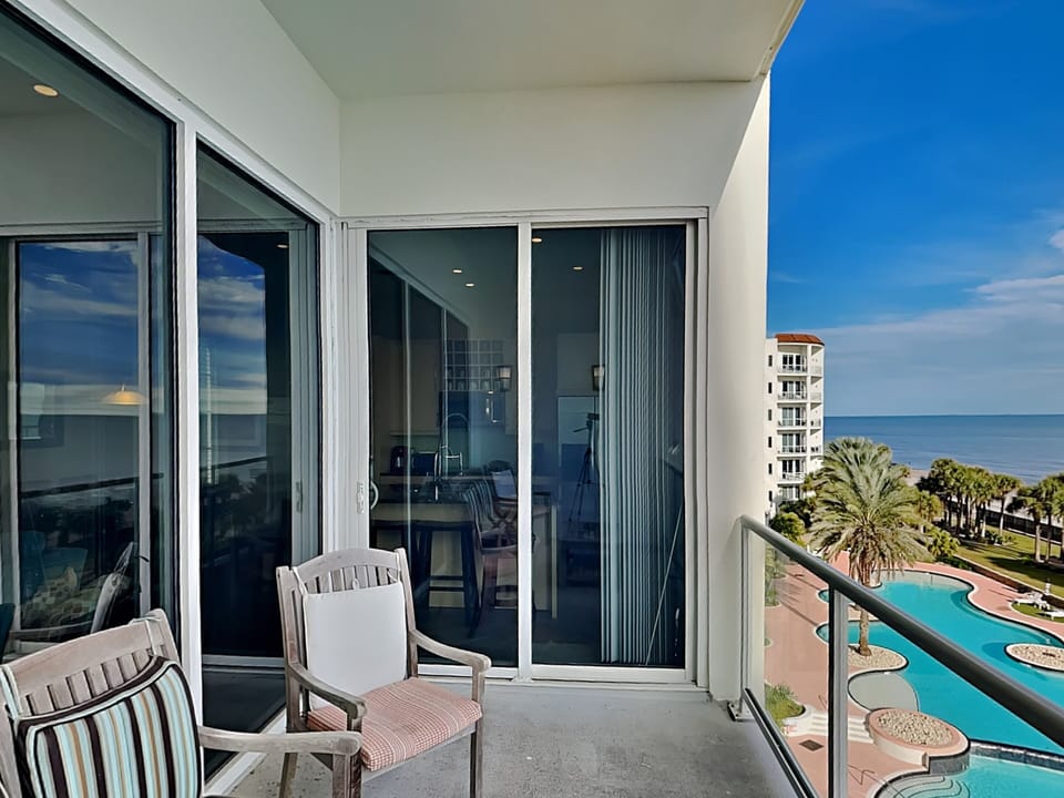 Condo (2 Bedrooms) | Property amenity