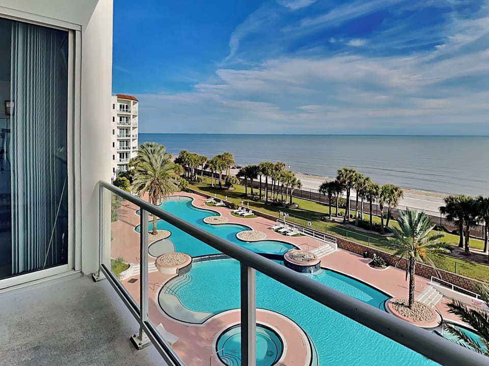 Condo (2 Bedrooms) | Property amenity