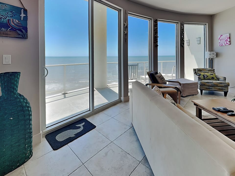 Condo (2 Bedrooms) | Property amenity