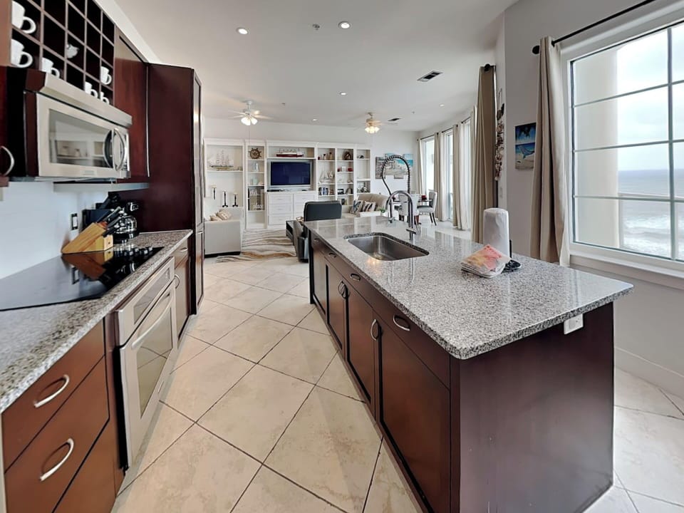 Condo (3 Bedrooms) | Property amenity