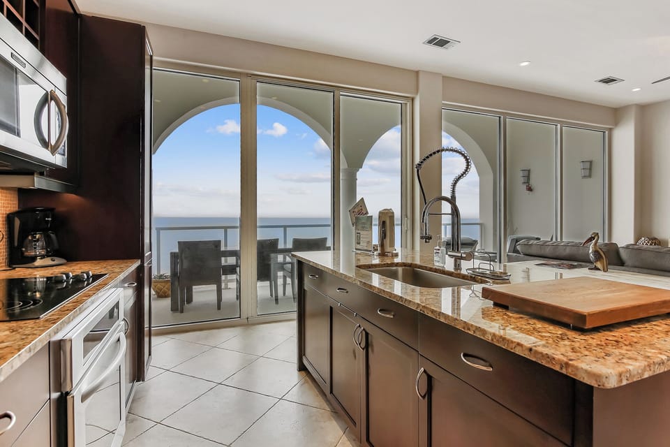 Condo (2 Bedrooms) | Property amenity