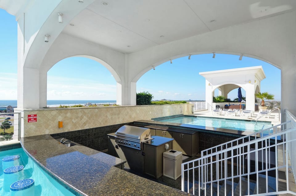 Condo (3 Bedrooms) | Property amenity