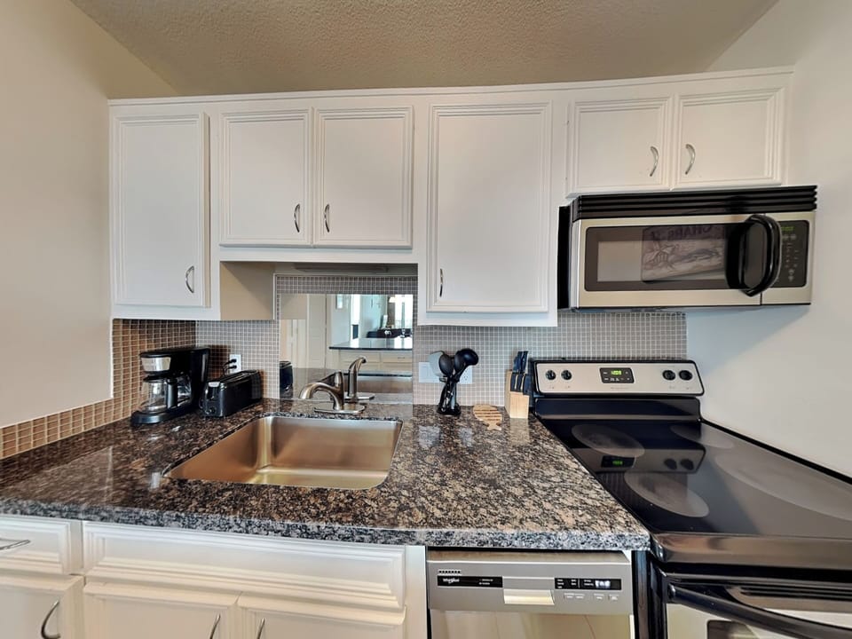 Condo (2 Bedrooms) | Property amenity