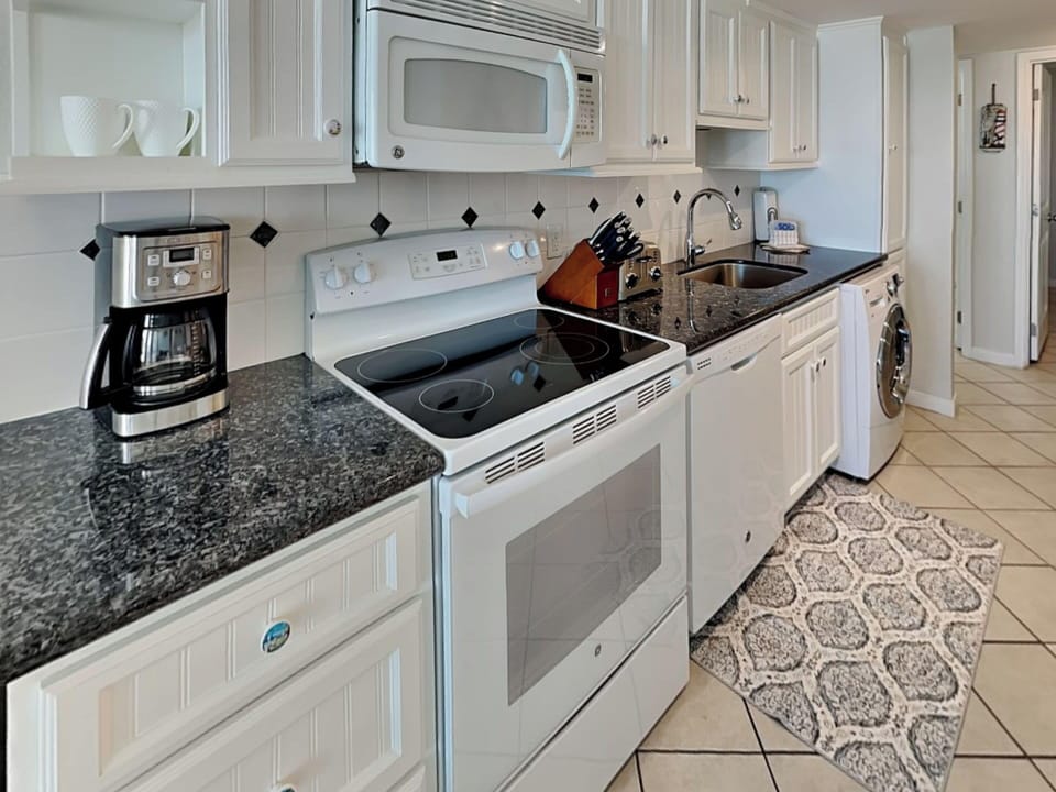 Condo (2 Bedrooms) | Property amenity