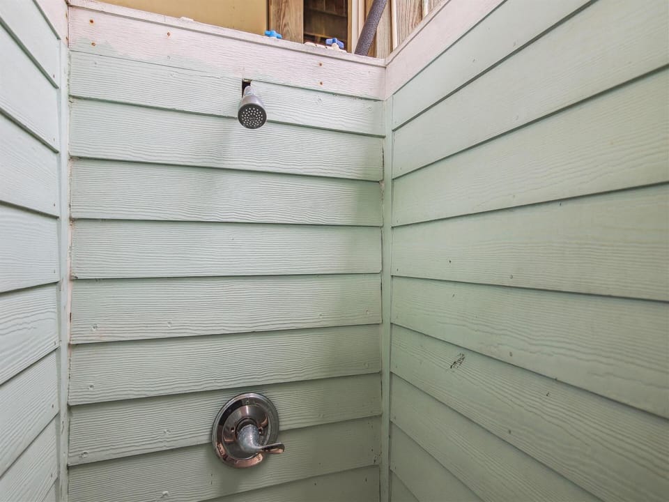 Sunny Beach Sandcastle Cottage by Ryson Vacation Rentals Cottage in Galveston Island