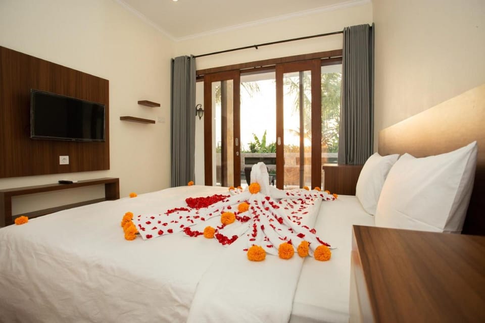 Superior Room | Bathroom | Shower, towels