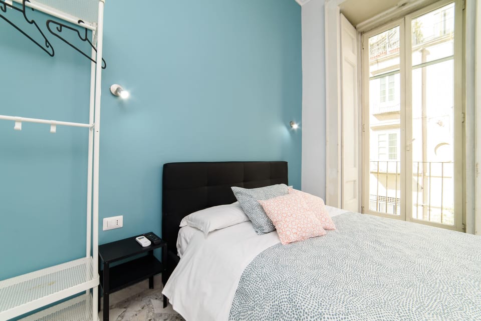 Comfort Room | Down comforters, desk, soundproofing, free WiFi