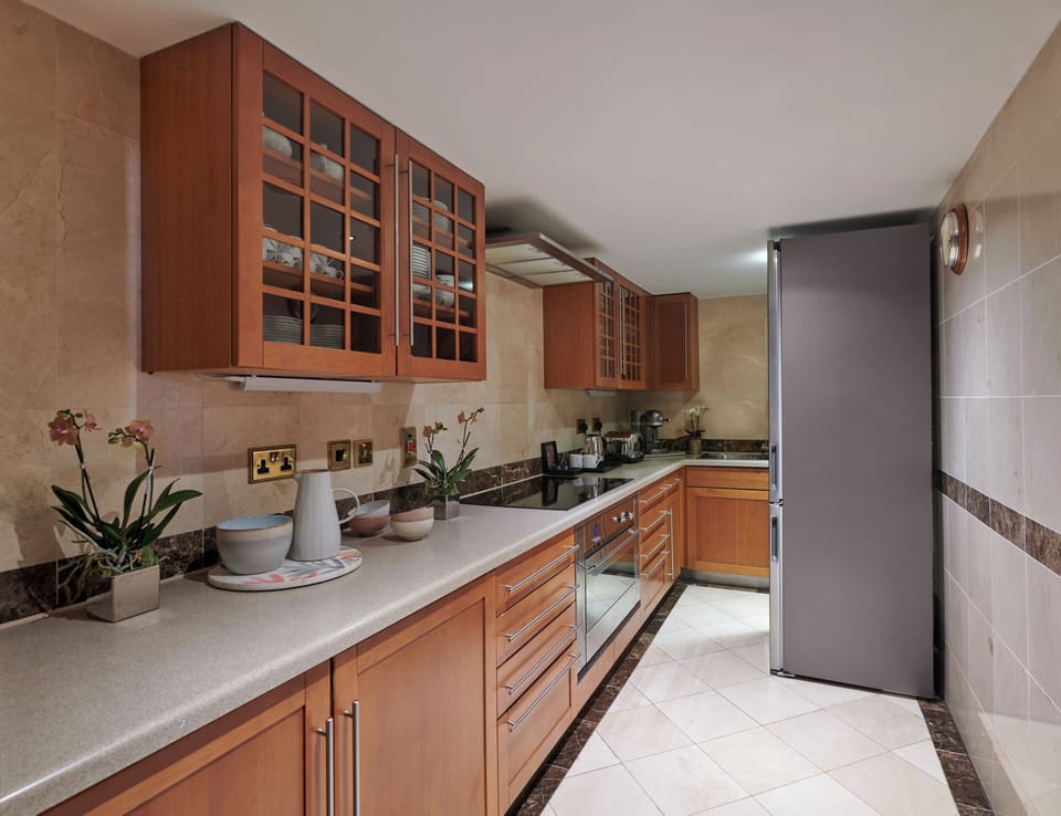 Suite (Churchill Residential) | Private kitchen | Espresso maker, coffee/tea maker