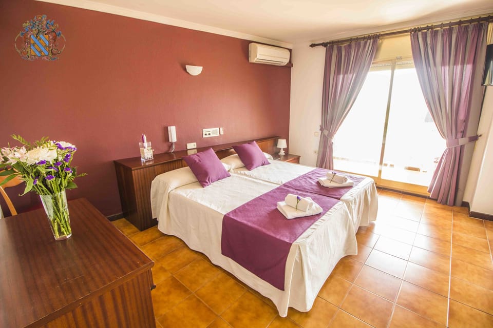 HOTEL VICTORIA Hotel in Baix Penedès