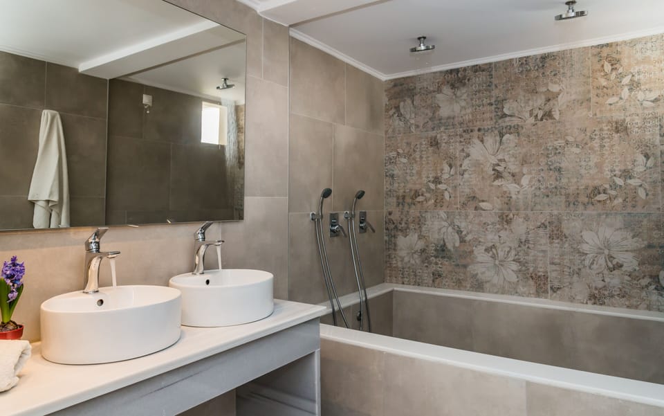 Junior Suite, Jetted Tub, Sea View | Bathroom | Hair dryer, towels, soap, shampoo