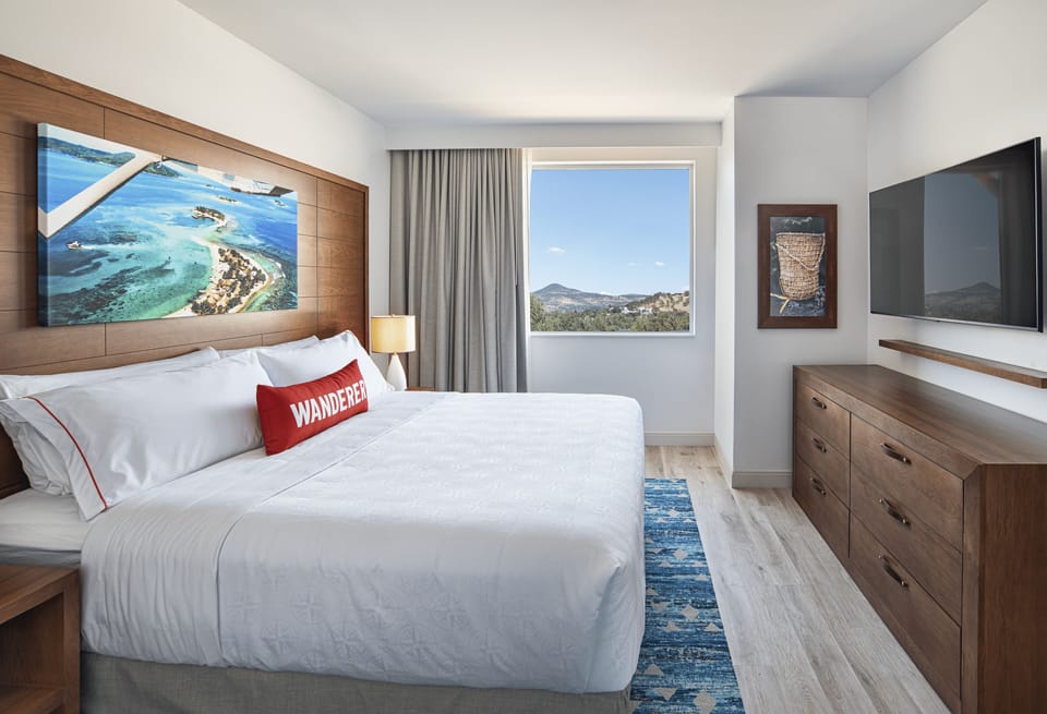 Premium bedding, in-room safe, desk, laptop workspace
