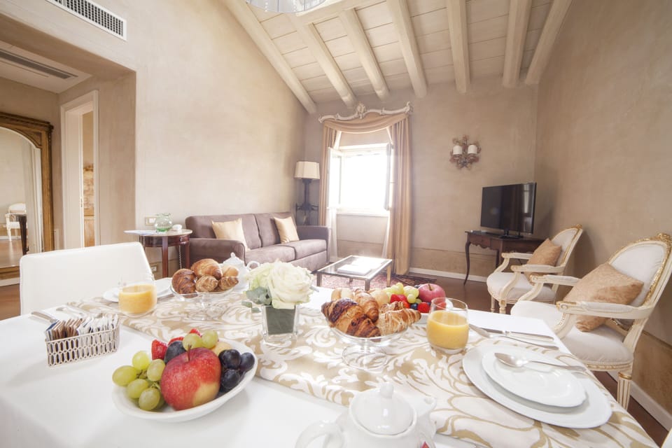 Executive Suite | In-room dining
