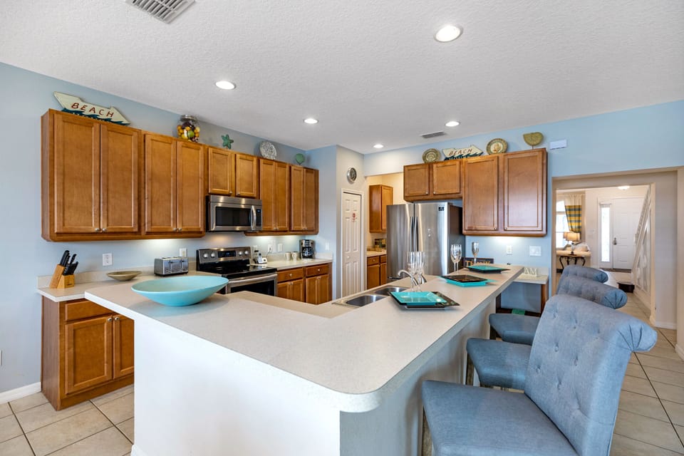 House | Private kitchen | Full-size fridge, microwave, oven, stovetop